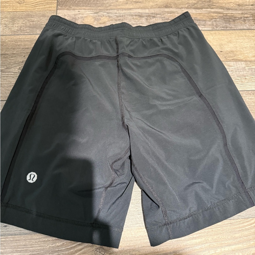Men's lululemon Shorts Medium - Picture 4 of 6